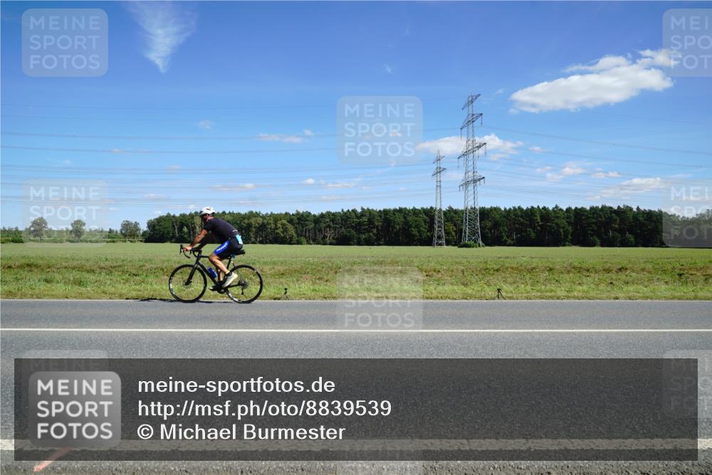 07.09.2025 - 19. Norderstedt Triathlon Michael Burmester http://msf.ph/oto/8839539 07.09.2025 14:22:46 Radfahren 880, 975, 1028 meine-sportfotos.de
