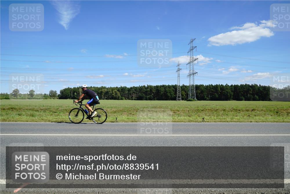 07.09.2025 - 19. Norderstedt Triathlon Michael Burmester http://msf.ph/oto/8839541 07.09.2025 14:22:46 Radfahren 880, 975, 1028 meine-sportfotos.de