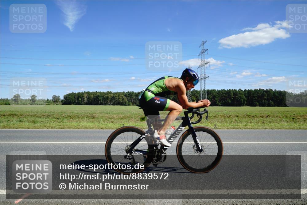 07.09.2025 - 19. Norderstedt Triathlon Michael Burmester http://msf.ph/oto/8839572 07.09.2025 14:22:53 Radfahren 369, 997 meine-sportfotos.de