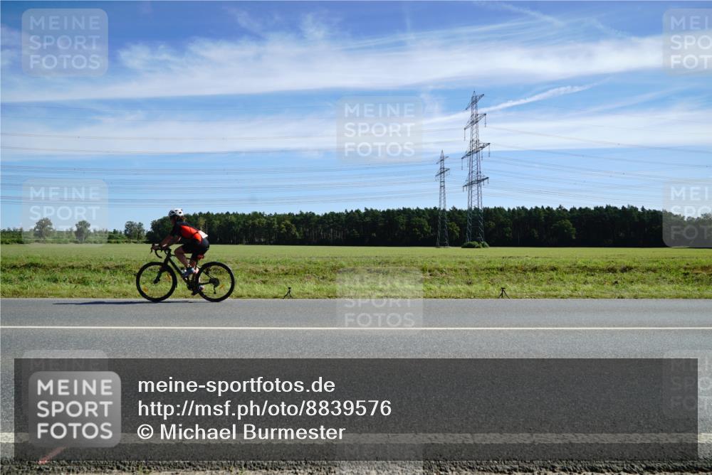 07.09.2025 - 19. Norderstedt Triathlon Michael Burmester http://msf.ph/oto/8839576 07.09.2025 12:14:27 Radfahren  meine-sportfotos.de
