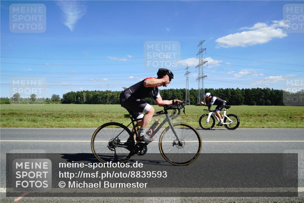 07.09.2025 - 19. Norderstedt Triathlon Michael Burmester http://msf.ph/oto/8839593 07.09.2025 14:22:57 Radfahren 968 meine-sportfotos.de