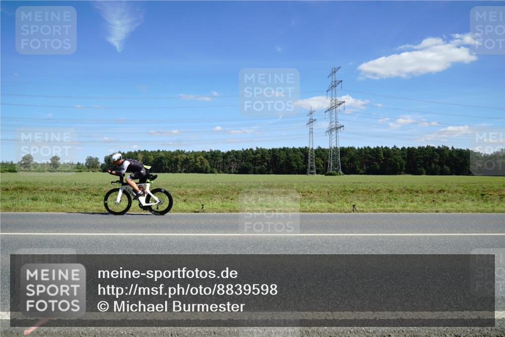 07.09.2025 - 19. Norderstedt Triathlon Michael Burmester http://msf.ph/oto/8839598 07.09.2025 14:22:57 Radfahren 968 meine-sportfotos.de