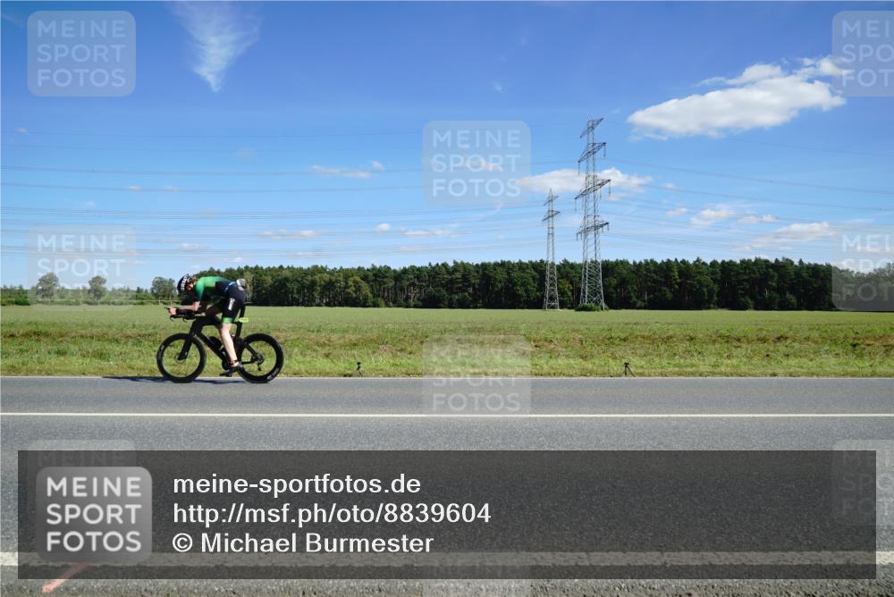 07.09.2025 - 19. Norderstedt Triathlon Michael Burmester http://msf.ph/oto/8839604 07.09.2025 14:23:05 Radfahren 1501 meine-sportfotos.de