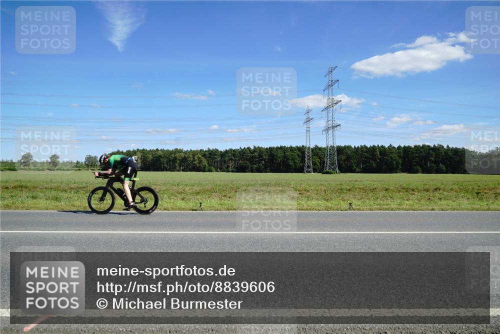 07.09.2025 - 19. Norderstedt Triathlon Michael Burmester http://msf.ph/oto/8839606 07.09.2025 14:23:05 Radfahren 1501 meine-sportfotos.de