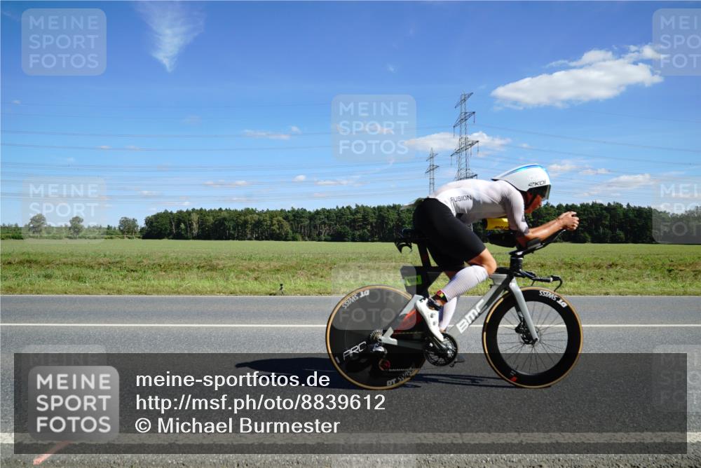 07.09.2025 - 19. Norderstedt Triathlon Michael Burmester http://msf.ph/oto/8839612 07.09.2025 14:23:07 Radfahren 1501 meine-sportfotos.de