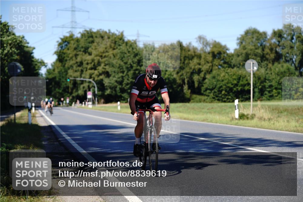 07.09.2025 - 19. Norderstedt Triathlon Michael Burmester http://msf.ph/oto/8839619 07.09.2025 14:44:43 Radfahren 987, 1509 meine-sportfotos.de