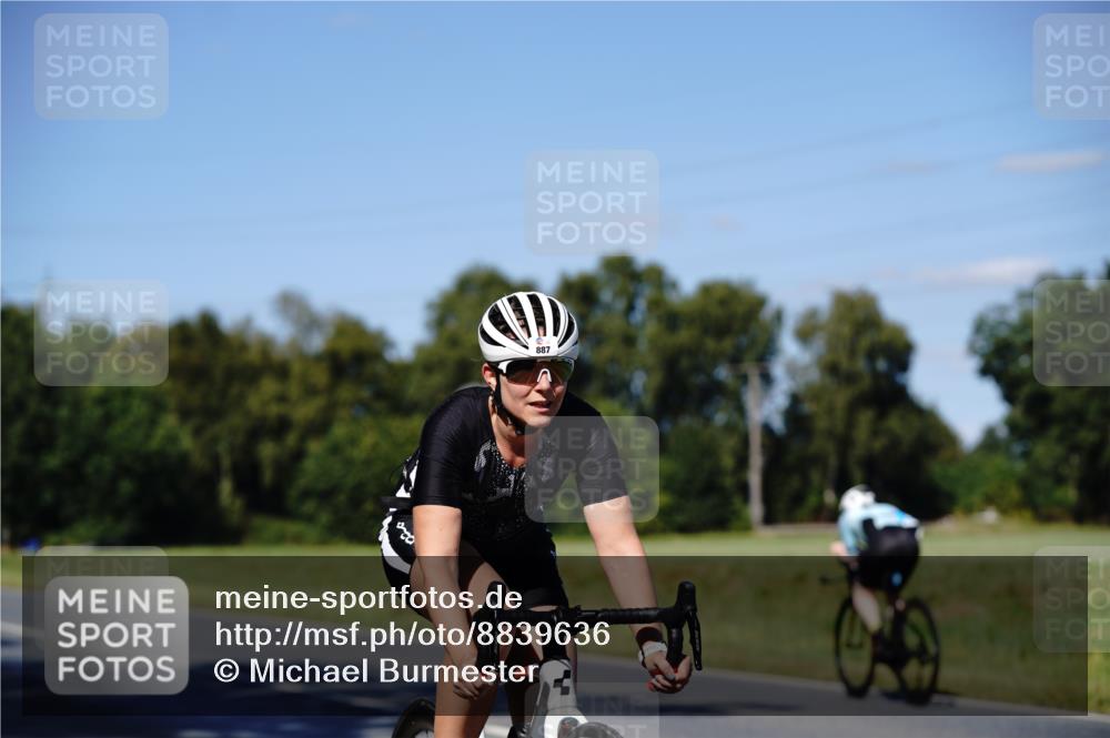 07.09.2025 - 19. Norderstedt Triathlon Michael Burmester http://msf.ph/oto/8839636 07.09.2025 14:44:51 Radfahren 442, 479, 887 meine-sportfotos.de