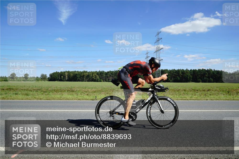 07.09.2025 - 19. Norderstedt Triathlon Michael Burmester http://msf.ph/oto/8839693 07.09.2025 14:23:48 Radfahren 962 meine-sportfotos.de
