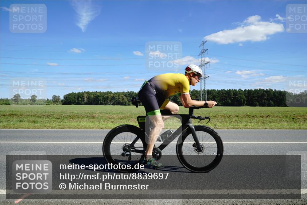 07.09.2025 - 19. Norderstedt Triathlon Michael Burmester http://msf.ph/oto/8839697 07.09.2025 14:23:55 Radfahren 1029 meine-sportfotos.de