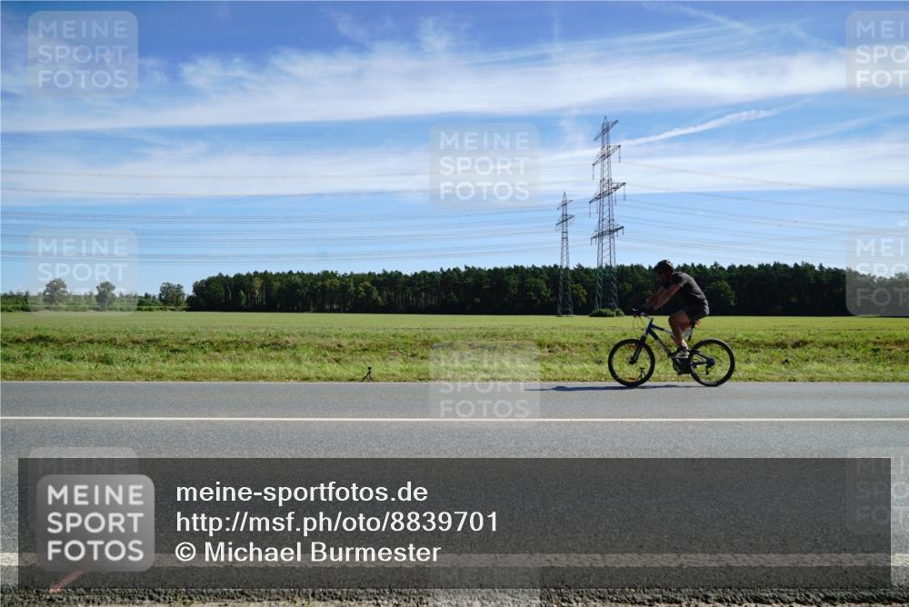 07.09.2025 - 19. Norderstedt Triathlon Michael Burmester http://msf.ph/oto/8839701 07.09.2025 12:15:13 Radfahren 192, 696 meine-sportfotos.de