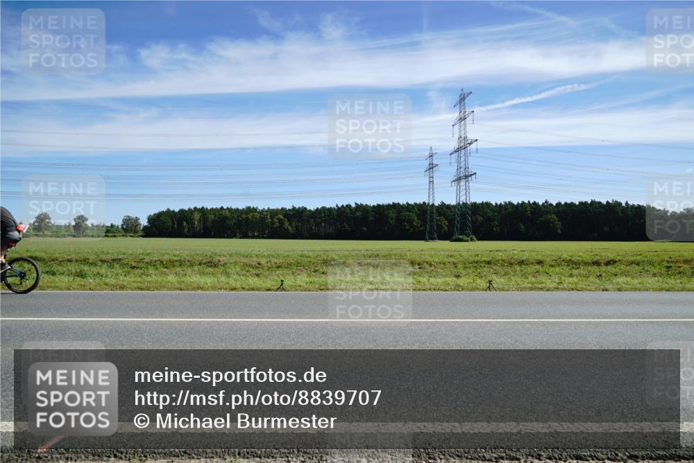 07.09.2025 - 19. Norderstedt Triathlon Michael Burmester http://msf.ph/oto/8839707 07.09.2025 12:15:15 Radfahren 696 meine-sportfotos.de