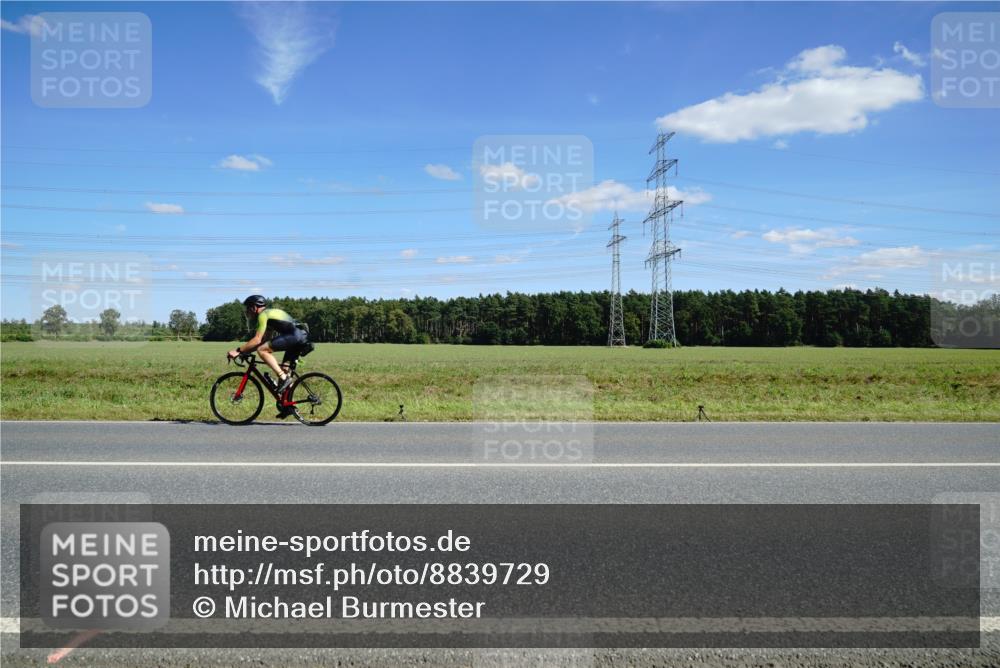 07.09.2025 - 19. Norderstedt Triathlon Michael Burmester http://msf.ph/oto/8839729 07.09.2025 14:24:06 Radfahren 410, 965, 970, 996, 1431, 1505 meine-sportfotos.de