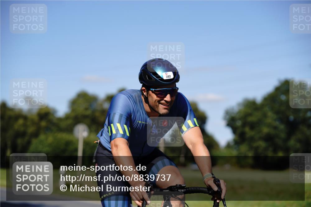 07.09.2025 - 19. Norderstedt Triathlon Michael Burmester http://msf.ph/oto/8839737 07.09.2025 14:46:30 Radfahren 382 meine-sportfotos.de