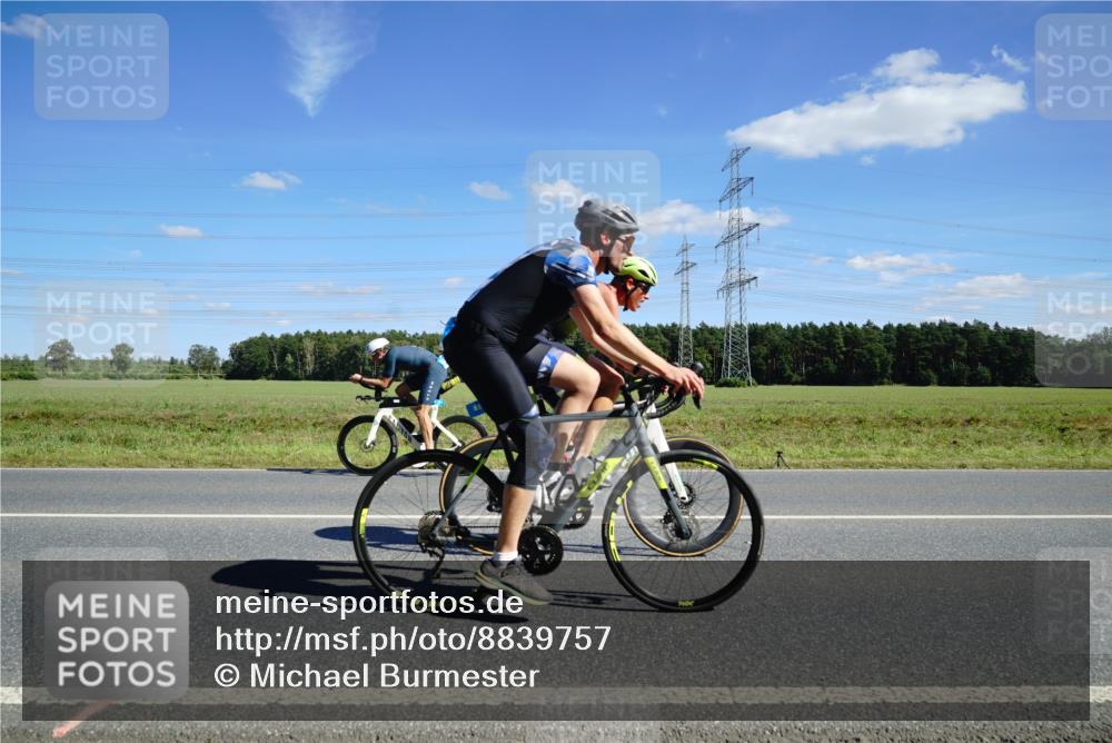 07.09.2025 - 19. Norderstedt Triathlon Michael Burmester http://msf.ph/oto/8839757 07.09.2025 14:24:09 Radfahren 410, 965, 970, 996, 1018, 1505 meine-sportfotos.de