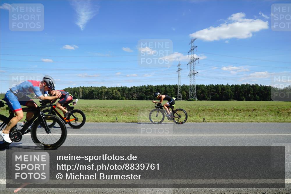 07.09.2025 - 19. Norderstedt Triathlon Michael Burmester http://msf.ph/oto/8839761 07.09.2025 14:24:11 Radfahren 410, 996, 1018, 1505 meine-sportfotos.de