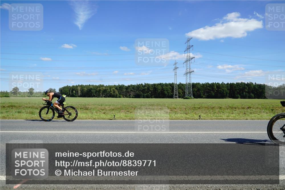 07.09.2025 - 19. Norderstedt Triathlon Michael Burmester http://msf.ph/oto/8839771 07.09.2025 14:24:12 Radfahren 410, 996, 1018 meine-sportfotos.de