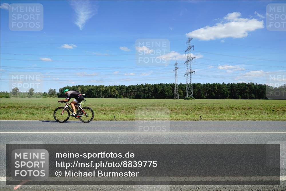 07.09.2025 - 19. Norderstedt Triathlon Michael Burmester http://msf.ph/oto/8839775 07.09.2025 14:24:13 Radfahren 394, 1018 meine-sportfotos.de