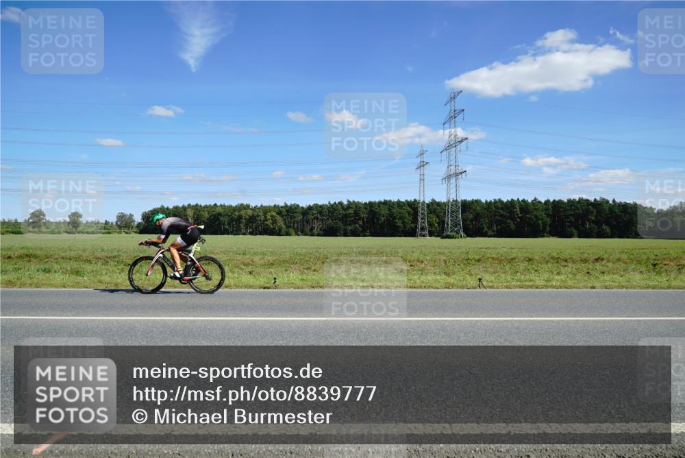 07.09.2025 - 19. Norderstedt Triathlon Michael Burmester http://msf.ph/oto/8839777 07.09.2025 14:24:13 Radfahren 394, 1018 meine-sportfotos.de