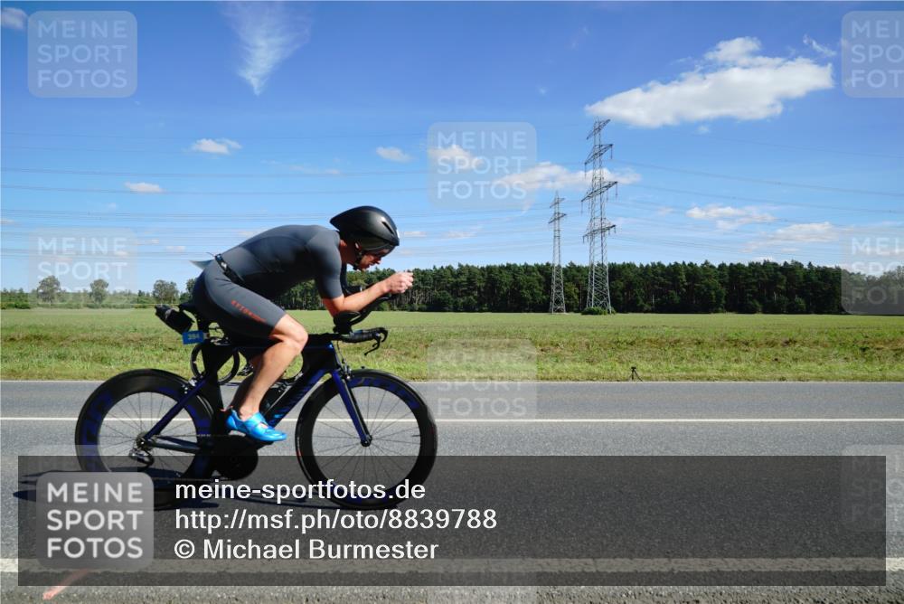 07.09.2025 - 19. Norderstedt Triathlon Michael Burmester http://msf.ph/oto/8839788 07.09.2025 14:24:16 Radfahren 392, 394 meine-sportfotos.de
