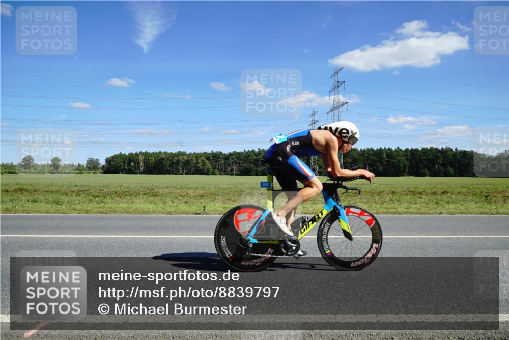 07.09.2025 - 19. Norderstedt Triathlon Michael Burmester http://msf.ph/oto/8839797 07.09.2025 14:24:19 Radfahren 392, 394 meine-sportfotos.de