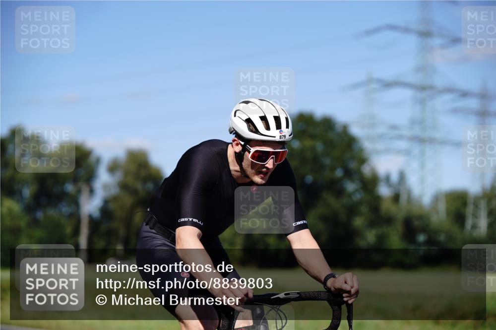 07.09.2025 - 19. Norderstedt Triathlon Michael Burmester http://msf.ph/oto/8839803 07.09.2025 14:48:03 Radfahren 879 meine-sportfotos.de
