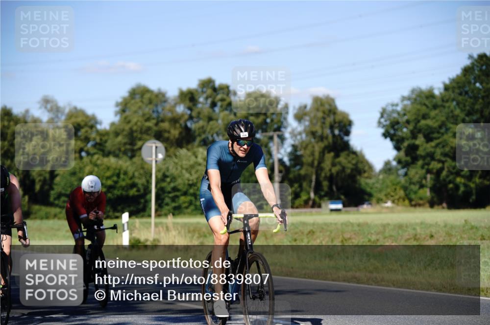 07.09.2025 - 19. Norderstedt Triathlon Michael Burmester http://msf.ph/oto/8839807 07.09.2025 14:48:10 Radfahren 417, 977, 1478 meine-sportfotos.de