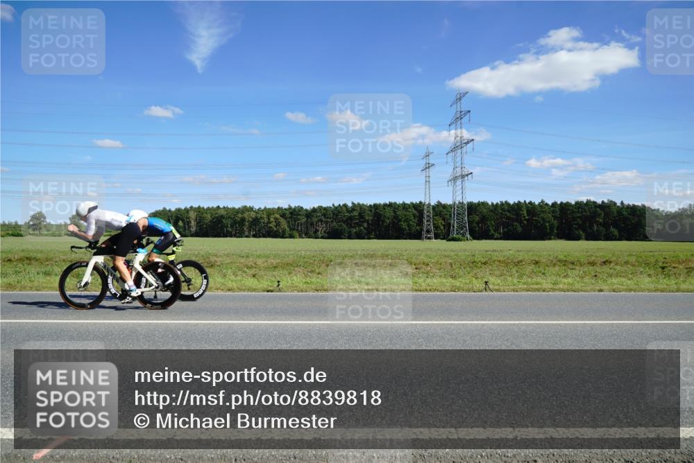 07.09.2025 - 19. Norderstedt Triathlon Michael Burmester http://msf.ph/oto/8839818 07.09.2025 14:24:22 Radfahren 392, 978, 1011 meine-sportfotos.de