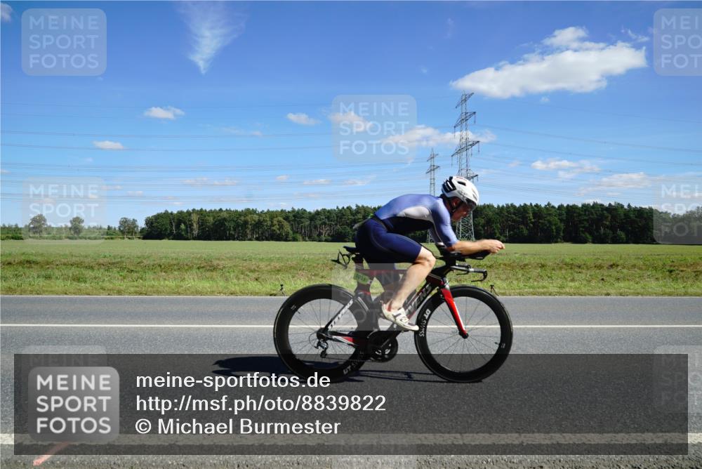 07.09.2025 - 19. Norderstedt Triathlon Michael Burmester http://msf.ph/oto/8839822 07.09.2025 14:24:24 Radfahren 978, 1011 meine-sportfotos.de