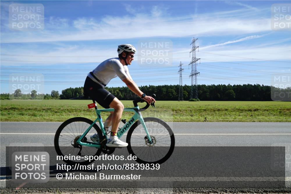 07.09.2025 - 19. Norderstedt Triathlon Michael Burmester http://msf.ph/oto/8839839 07.09.2025 12:16:29 Radfahren 737 meine-sportfotos.de