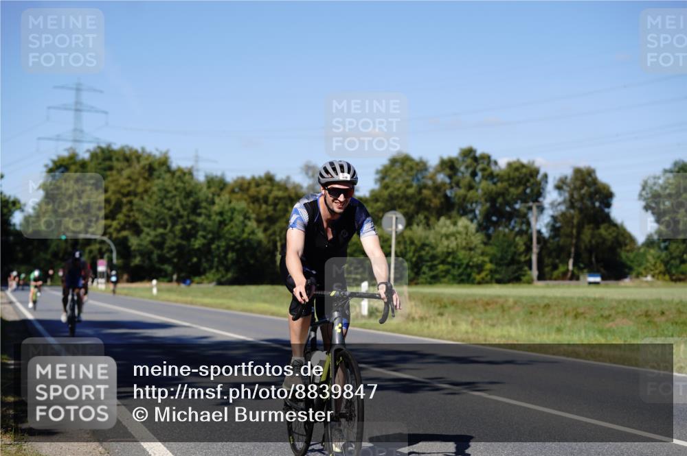07.09.2025 - 19. Norderstedt Triathlon Michael Burmester http://msf.ph/oto/8839847 07.09.2025 14:48:52 Radfahren 410, 908, 1510 meine-sportfotos.de