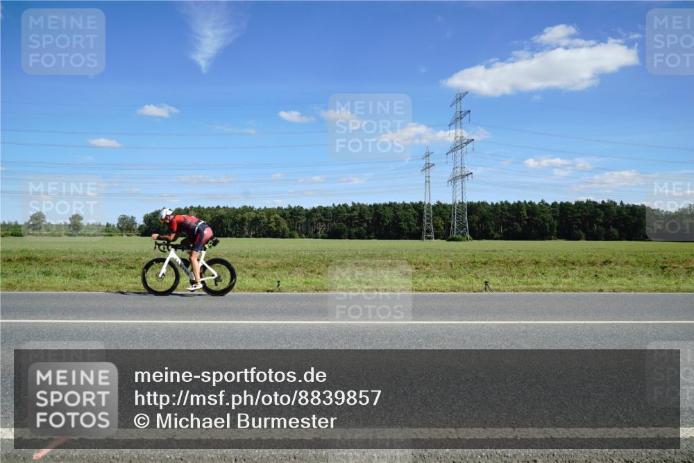 07.09.2025 - 19. Norderstedt Triathlon Michael Burmester http://msf.ph/oto/8839857 07.09.2025 14:24:32 Radfahren 1406 meine-sportfotos.de