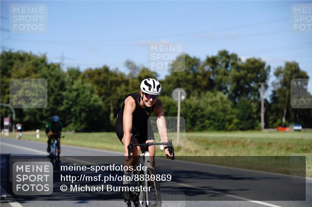 07.09.2025 - 19. Norderstedt Triathlon Michael Burmester http://msf.ph/oto/8839869 07.09.2025 14:49:04 Radfahren 374, 1453, 1489 meine-sportfotos.de
