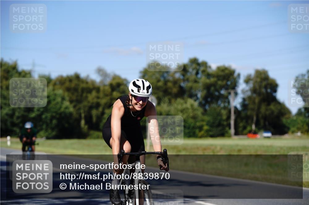 07.09.2025 - 19. Norderstedt Triathlon Michael Burmester http://msf.ph/oto/8839870 07.09.2025 14:49:04 Radfahren 374, 1453, 1489 meine-sportfotos.de
