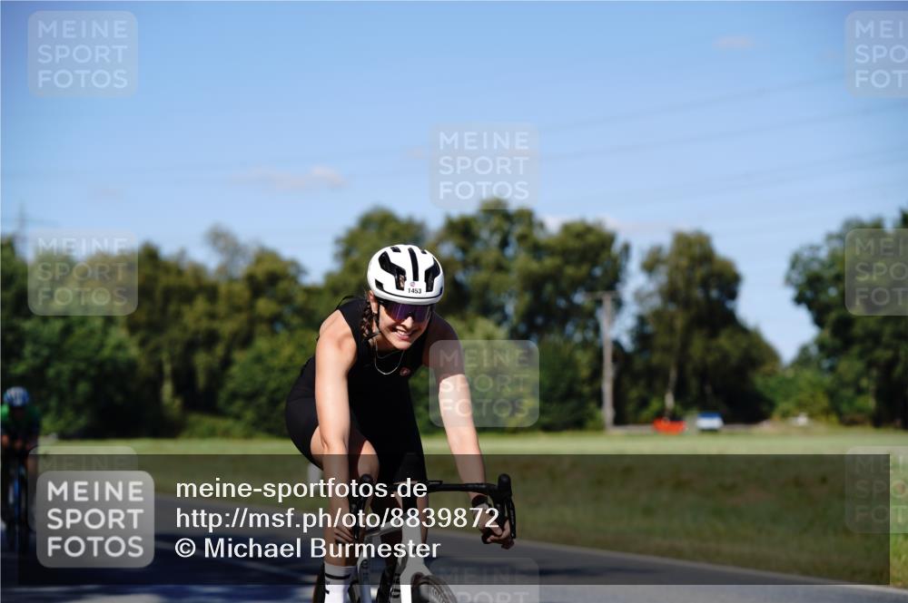 07.09.2025 - 19. Norderstedt Triathlon Michael Burmester http://msf.ph/oto/8839872 07.09.2025 14:49:04 Radfahren 374, 1453, 1489 meine-sportfotos.de