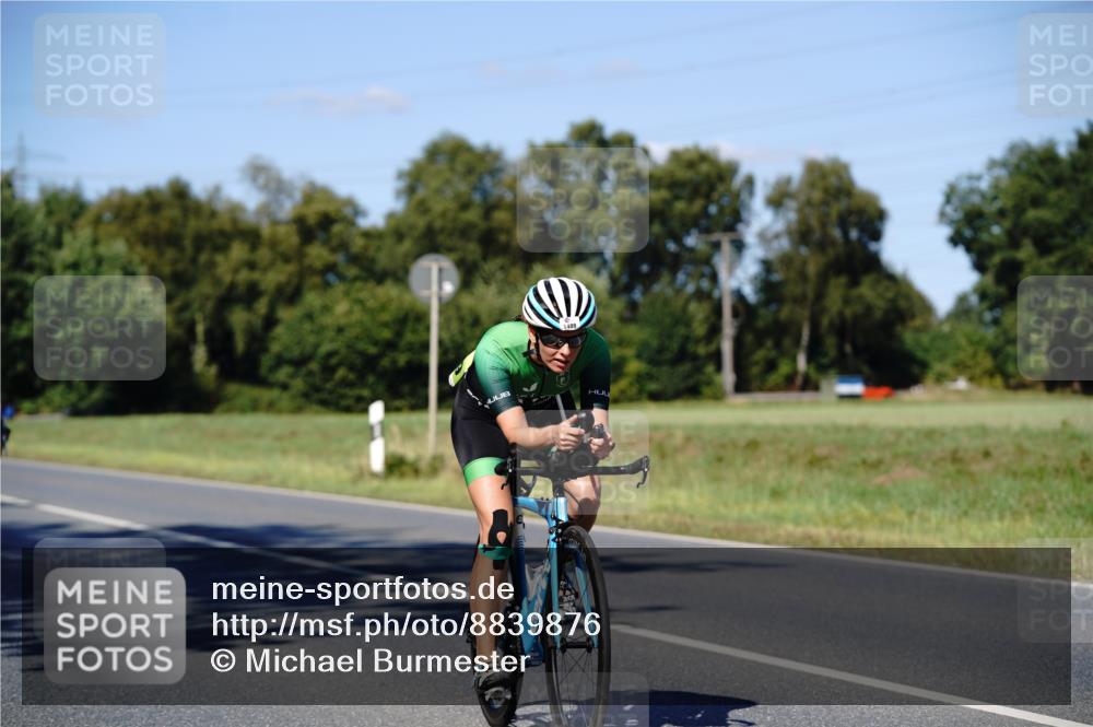 07.09.2025 - 19. Norderstedt Triathlon Michael Burmester http://msf.ph/oto/8839876 07.09.2025 14:49:06 Radfahren 374, 1453, 1489 meine-sportfotos.de