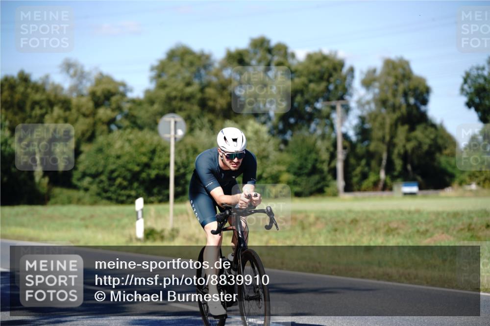 07.09.2025 - 19. Norderstedt Triathlon Michael Burmester http://msf.ph/oto/8839910 07.09.2025 14:49:30 Radfahren 398, 1404, 1430 meine-sportfotos.de