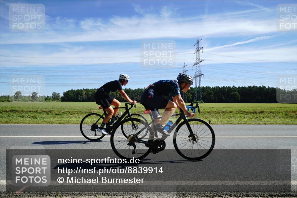 07.09.2025 - 19. Norderstedt Triathlon Michael Burmester http://msf.ph/oto/8839914 07.09.2025 12:16:54 Radfahren 207, 282, 1307 meine-sportfotos.de
