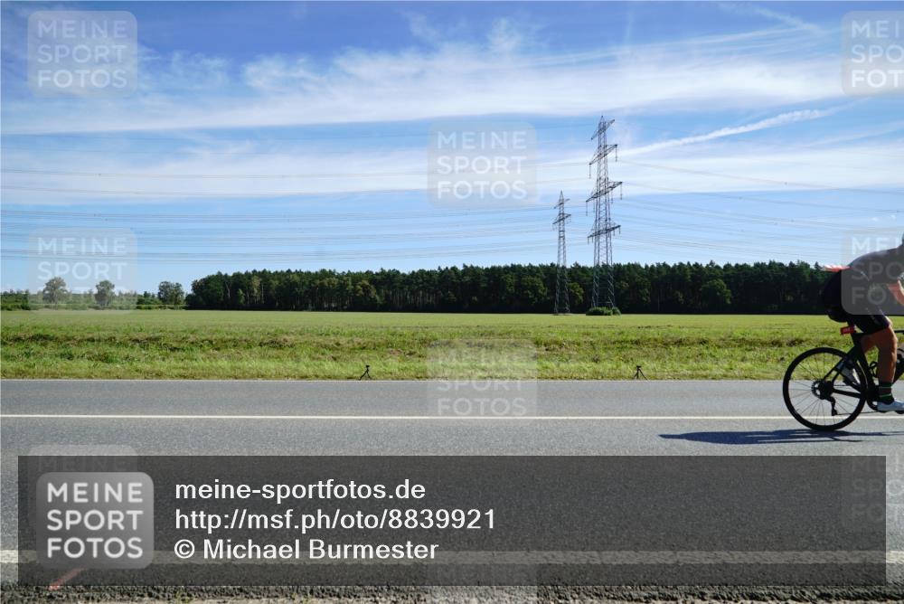 07.09.2025 - 19. Norderstedt Triathlon Michael Burmester http://msf.ph/oto/8839921 07.09.2025 12:16:55 Radfahren 207, 282, 741, 1307 meine-sportfotos.de