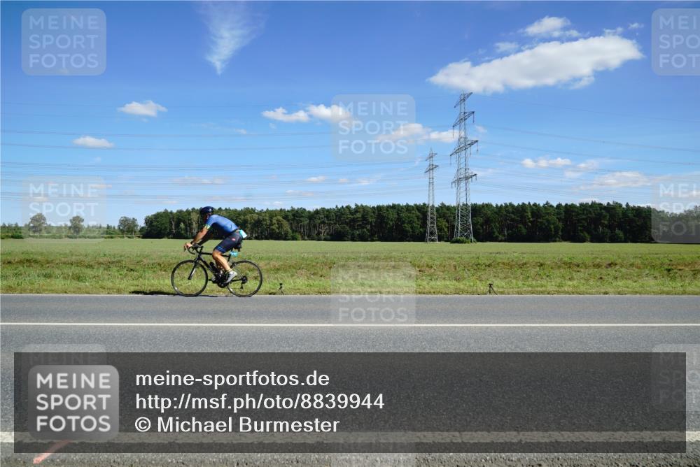 07.09.2025 - 19. Norderstedt Triathlon Michael Burmester http://msf.ph/oto/8839944 07.09.2025 14:25:03 Radfahren 1019, 1037 meine-sportfotos.de