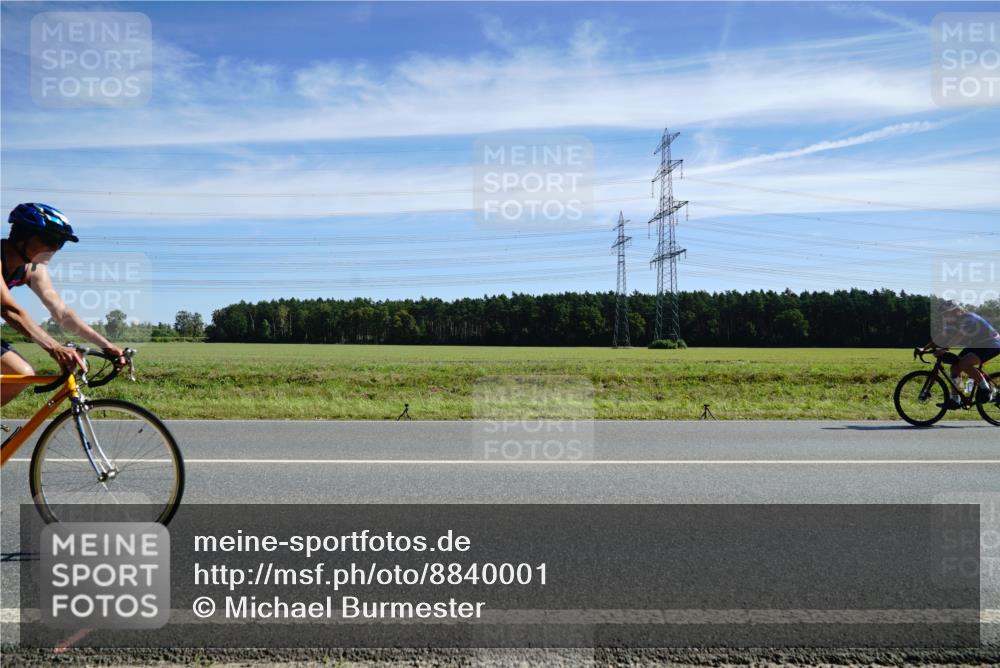 07.09.2025 - 19. Norderstedt Triathlon Michael Burmester http://msf.ph/oto/8840001 07.09.2025 12:17:32 Radfahren 715, 1327 meine-sportfotos.de