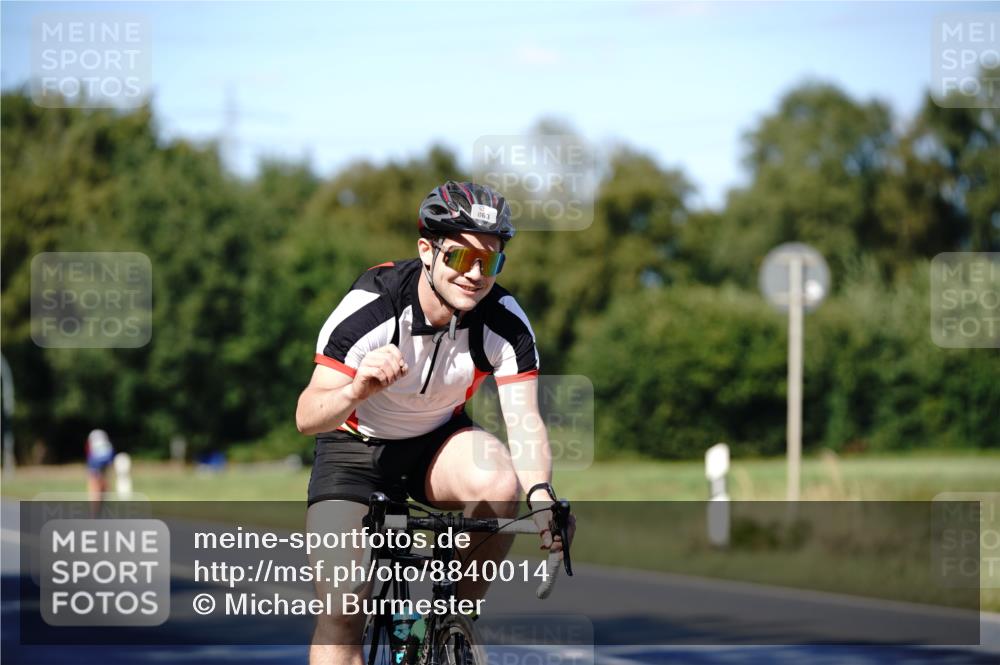 07.09.2025 - 19. Norderstedt Triathlon Michael Burmester http://msf.ph/oto/8840014 07.09.2025 14:50:44 Radfahren 863, 877 meine-sportfotos.de