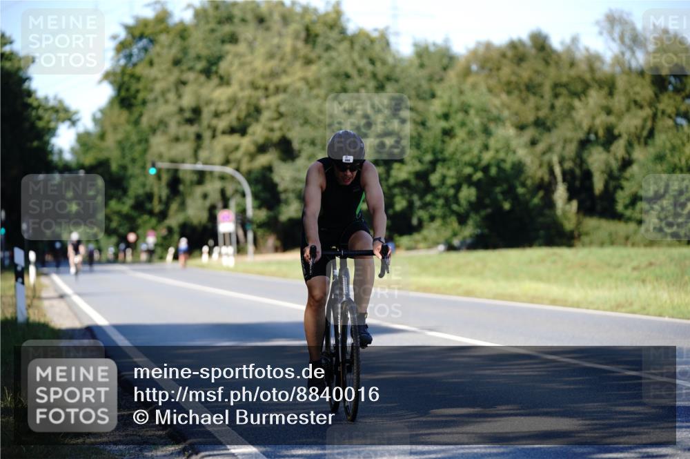 07.09.2025 - 19. Norderstedt Triathlon Michael Burmester http://msf.ph/oto/8840016 07.09.2025 14:50:52 Radfahren 888 meine-sportfotos.de