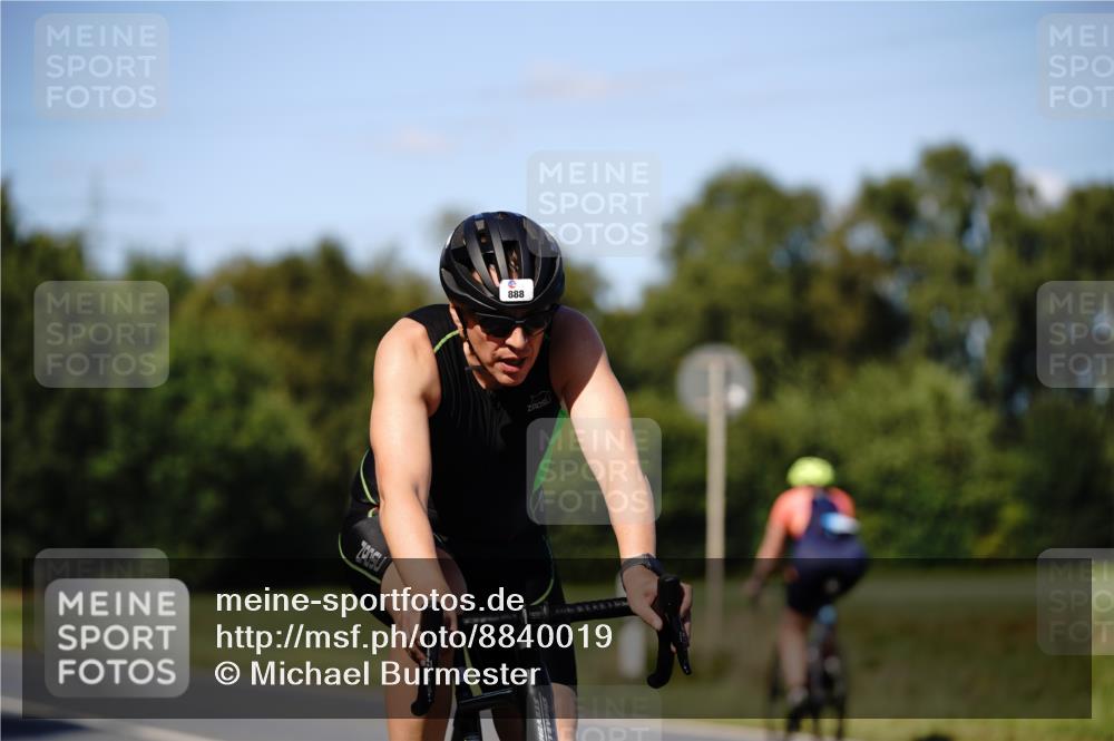 07.09.2025 - 19. Norderstedt Triathlon Michael Burmester http://msf.ph/oto/8840019 07.09.2025 14:50:53 Radfahren 888 meine-sportfotos.de