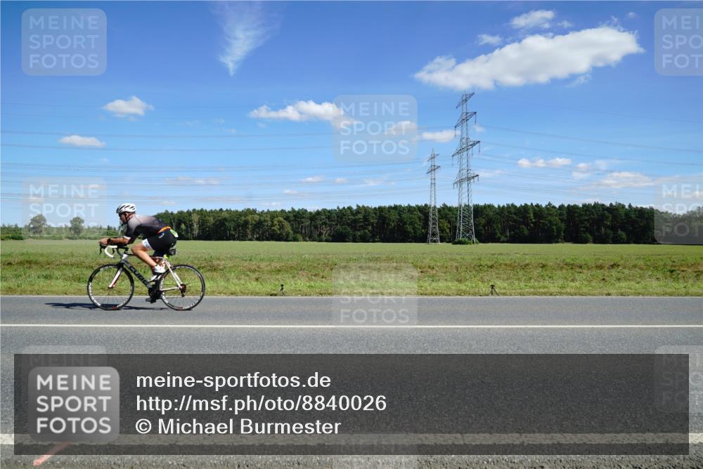 07.09.2025 - 19. Norderstedt Triathlon Michael Burmester http://msf.ph/oto/8840026 07.09.2025 14:25:30 Radfahren 958 meine-sportfotos.de