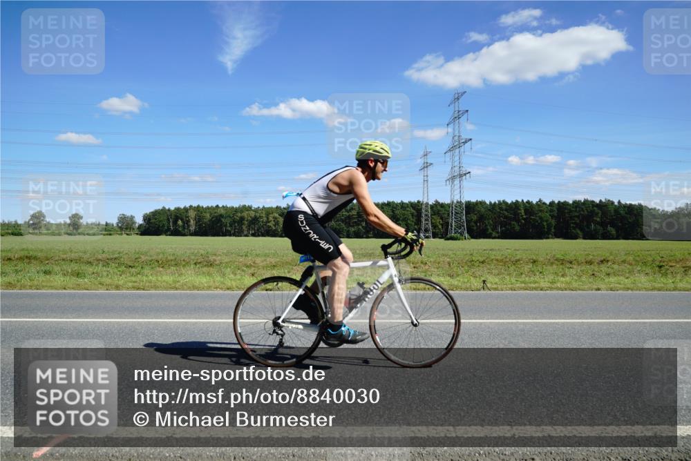 07.09.2025 - 19. Norderstedt Triathlon Michael Burmester http://msf.ph/oto/8840030 07.09.2025 14:25:35 Radfahren 1471 meine-sportfotos.de