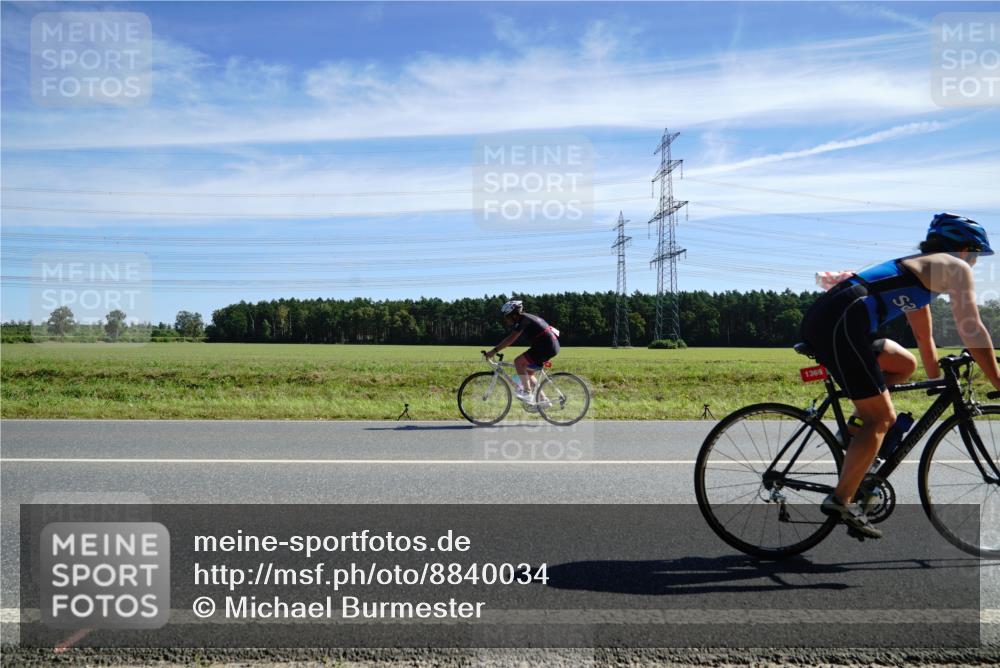 07.09.2025 - 19. Norderstedt Triathlon Michael Burmester http://msf.ph/oto/8840034 07.09.2025 12:17:46 Radfahren 212, 721, 732, 1369 meine-sportfotos.de