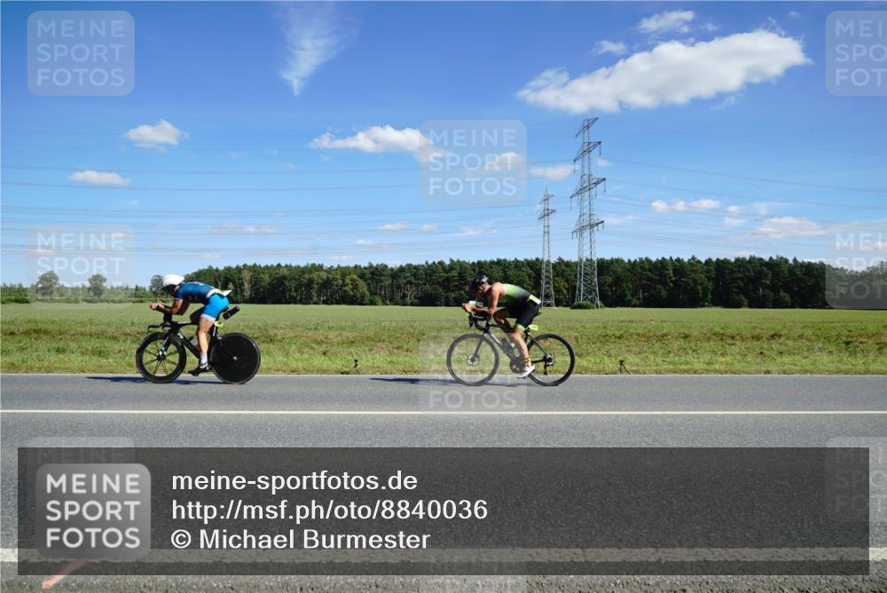 07.09.2025 - 19. Norderstedt Triathlon Michael Burmester http://msf.ph/oto/8840036 07.09.2025 14:25:37 Radfahren 1471 meine-sportfotos.de
