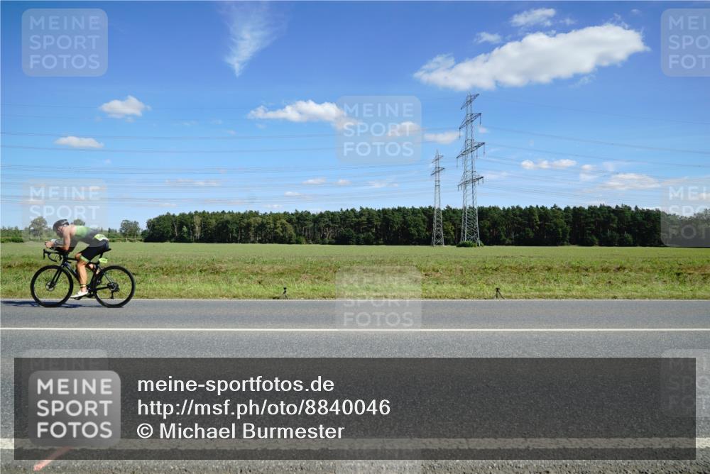 07.09.2025 - 19. Norderstedt Triathlon Michael Burmester http://msf.ph/oto/8840046 07.09.2025 14:25:38 Radfahren 1471 meine-sportfotos.de