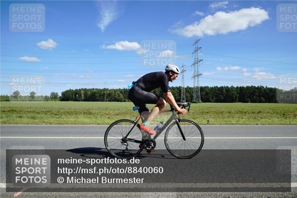 07.09.2025 - 19. Norderstedt Triathlon Michael Burmester http://msf.ph/oto/8840060 07.09.2025 14:25:56 Radfahren 863, 879 meine-sportfotos.de