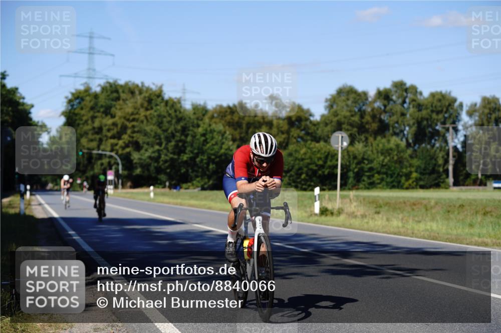 07.09.2025 - 19. Norderstedt Triathlon Michael Burmester http://msf.ph/oto/8840066 07.09.2025 14:51:53 Radfahren 896, 1496 meine-sportfotos.de